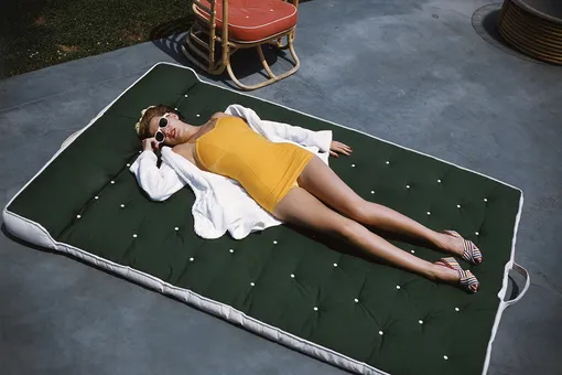 Рита Хейворт, фотография в купальнике