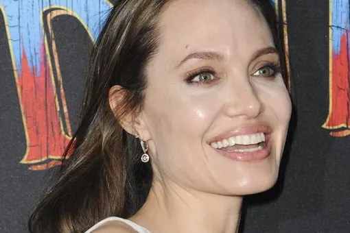 Юную «зомби-Джоли» арестовали. Она просит помощи у настоящей Анджелины Джоли