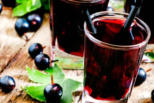Сок из чёрной смородины: заготавливаем витамины на зиму