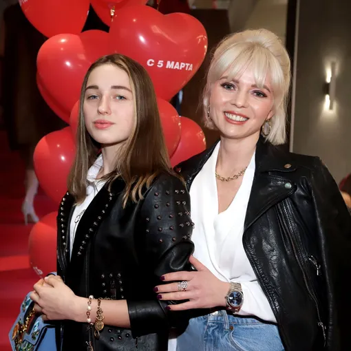 Елена Николаева с дочерью Игоря Вдовина Ариадной