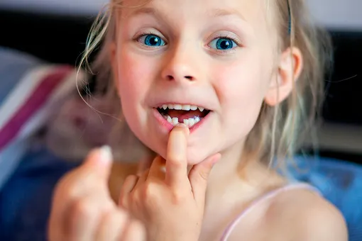 Почему надо лечить молочные зубы у ребенка? Отвечает детский стоматолог