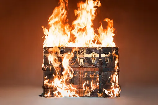 Никаких сейлов: почему нераспроданные сумки Louis Vuitton cжигают?