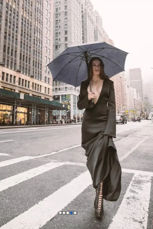 Серенай Сарыкая совершила прогулку по улицам Нью-Йорка