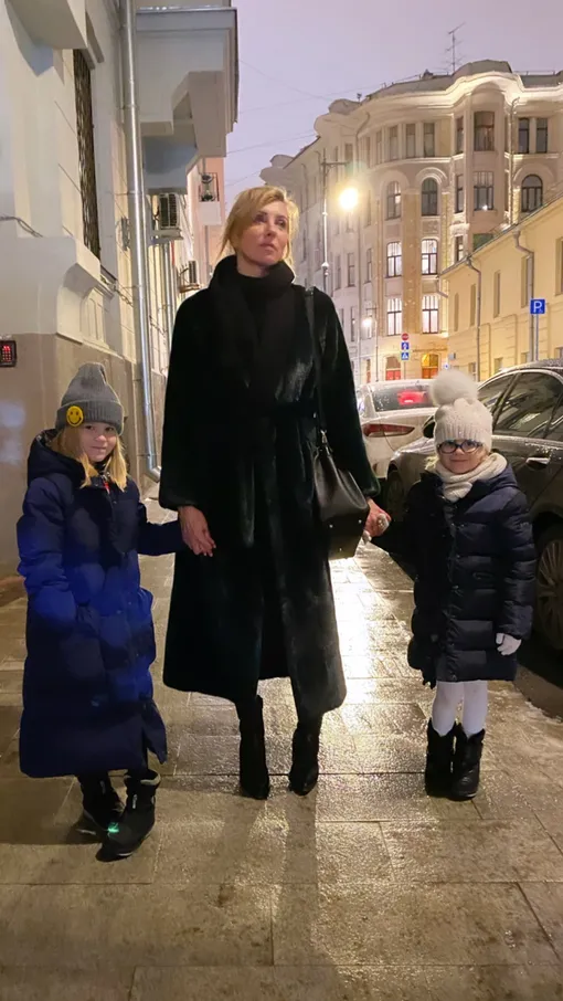 Светлана Бондарчук с внучками