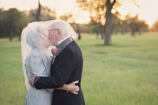 Пара, отмечающая 70-летний юбилей, получила по-настоящему вдохновляющий подарок