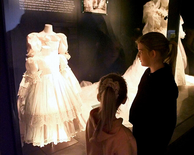 Выставка нарядов принцессы Дианы в Олторп-Хаус