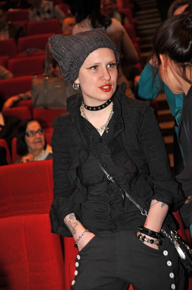 Украшения германики. Валерия гай германика стиль. Валерия гай германика курит. Северина германика. Валерия гай германика и собчак.