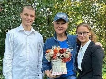 Маргарита Суханкина с сыном Сергеем и дочерью Лерой фото