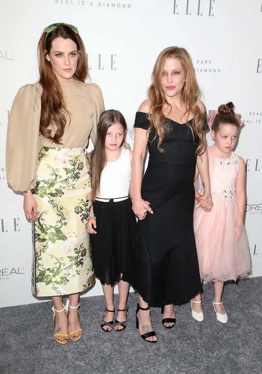 Лиза Мари с дочерьми — Райли, Финли и Харпер