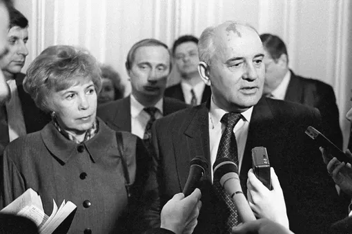 «Он один остался»: Андрей Разин выложил редкое фото всей семьи Михаила Горбачёва