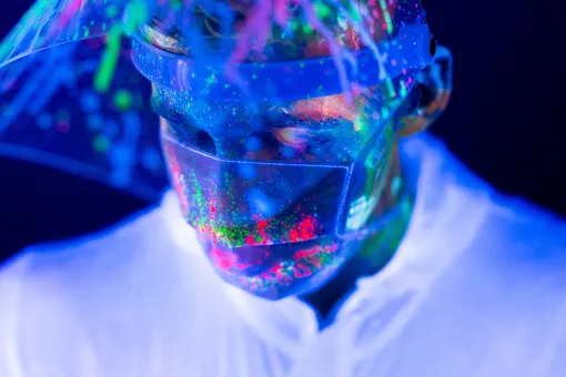 Японские учёные изобрели «светящиеся» маски для обнаружения коронавируса