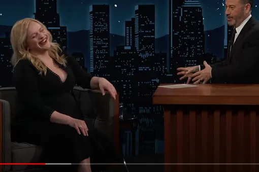 В шоу Jimmy Kimmel Live 41-летняя актриса появилась что называется «немножко беременной»