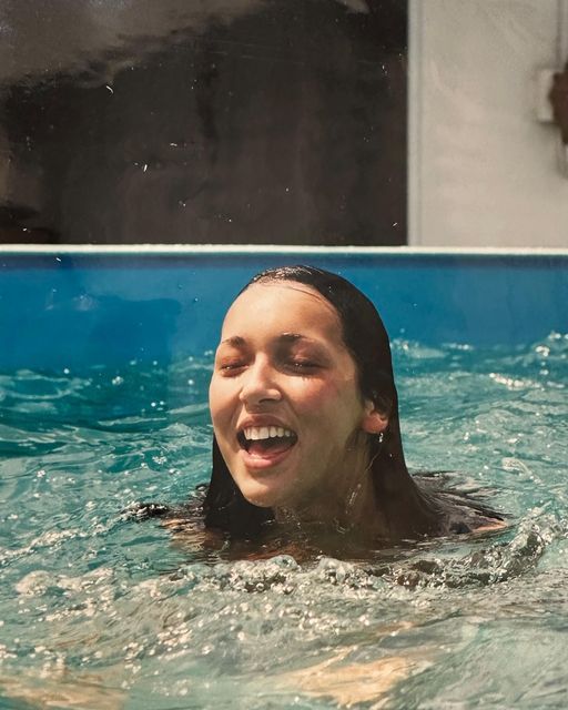 Алсу восхитила поклонников архивными фото, сделанными в начале карьеры