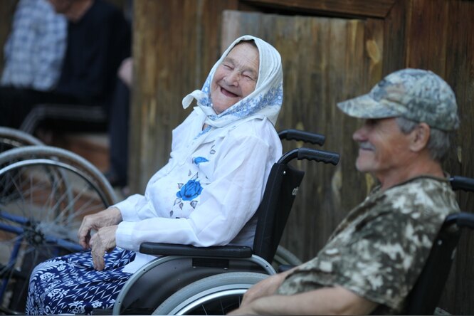 Компания КНАУФ и благотворительный фонд «Старость в радость» передадут средства на ремонт домов престарелых в 10 регионах России