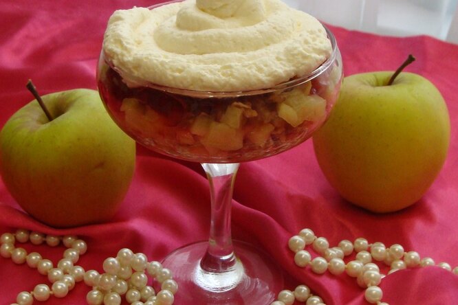 Десерт «Яблочный трайфл»
