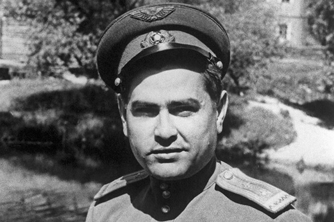 Алексей Маресьев: лётчик, который летал без ног и вдохновил целое поколение Алексей Маресьев: лётчик, который летал без ног и вдохновил целое поколение