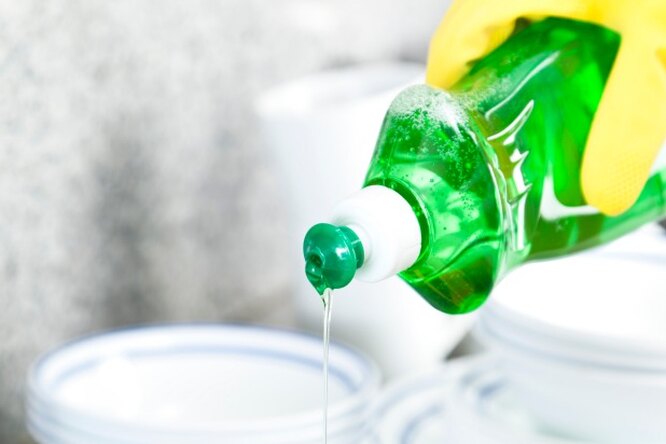 10 гениальных применений жидкости для мытья посуды