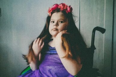 «Девочка-русалка»: как живет девочка со spina bifida