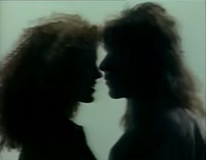 Кадр из клипа «Как ты живешь без меня»