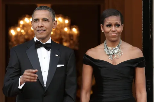 Два миллиона лайков: поклонники обсуждают свадебное фото Барака и Мишель Обамы