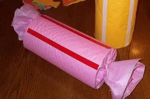 Подарочная упаковка в форме конфеты