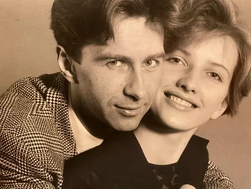 Валерий Сюткин с третьей женой Виолой в первые годы совместной жизни фото