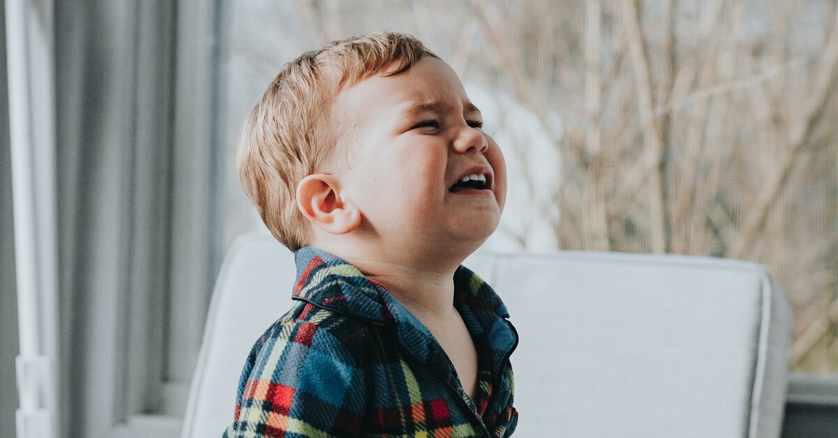 Почему ребёнок плачет и как с этим справиться