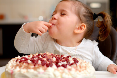Не всё сладкое вредно! Изучаем вкусности и вредности для вашего ребёнка