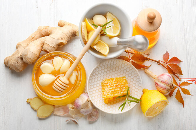 Чеснок, мёд, витамин D — что из этого укрепляет иммунитет, а что нет?