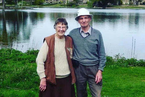 «Целую её много каждый день»: 91-летний мужчина ведёт трогательный блог о жене