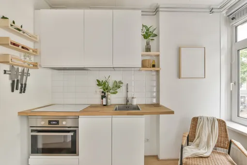 Облегчат ваш быт и украсят интерьер: 10 кухонных систем хранения, которые точно заслуживают внимания