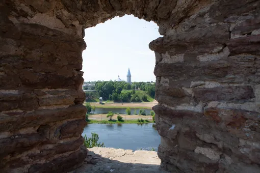 Вид на Нарву с Ивангородской крепости