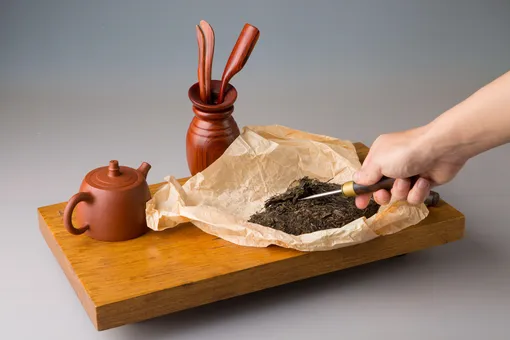 Маленький глиняный чайник — идеальная ёмкость для заваривания.