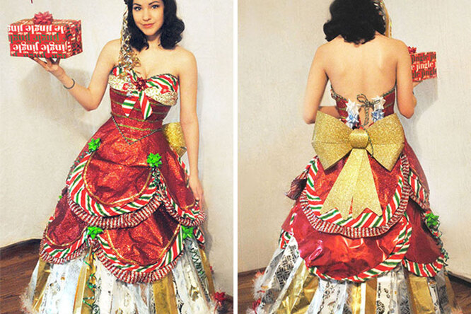 Девушка делает платья из оберточной бумаги от новогодних подарков
