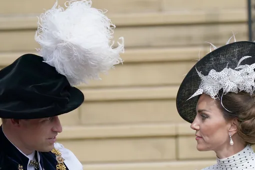 Королевская семья на службе в честь Ордена Подвязки: какой символичный образ выбрала Кейт Миддлтон?