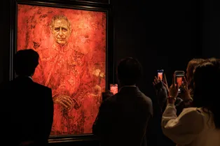 Нашли рога: пользователи Сети разгадали тайну кроваво-красного портрета Карла lll