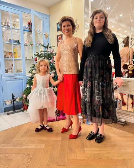 Светлана Зейналова с дочерьми Александрой и Вероникой