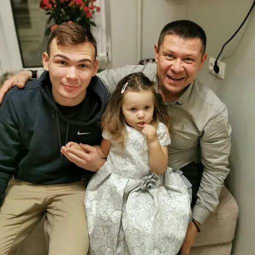 Анатолий Гущин с Даниилом и Глафирой