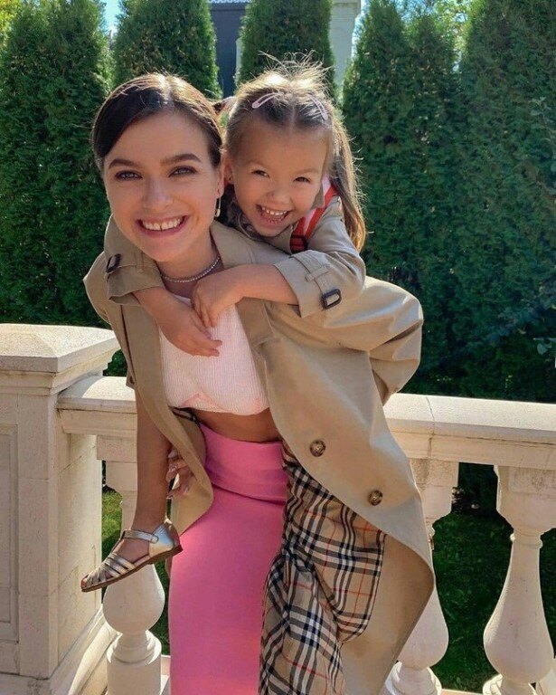 Елена Темникова с дочерью