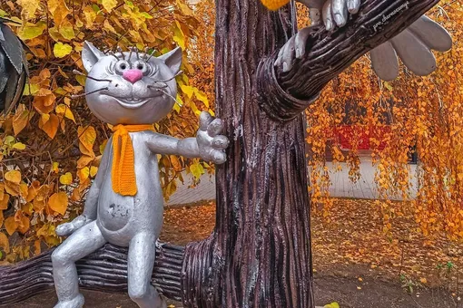 Йошкин — кот, Бегемот, Муха, Базарина и другие скульптуры кошек в разных городах