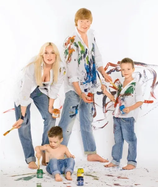 Андрей Григорьев-Апполонов и Марина Банкова с сыновьями Иваном и Артемием
