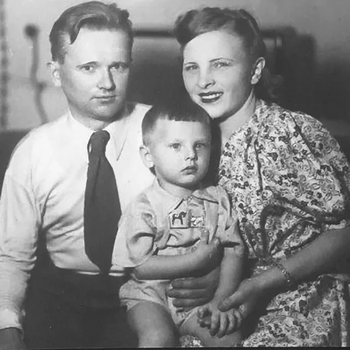 Юрий Антонов с родителями