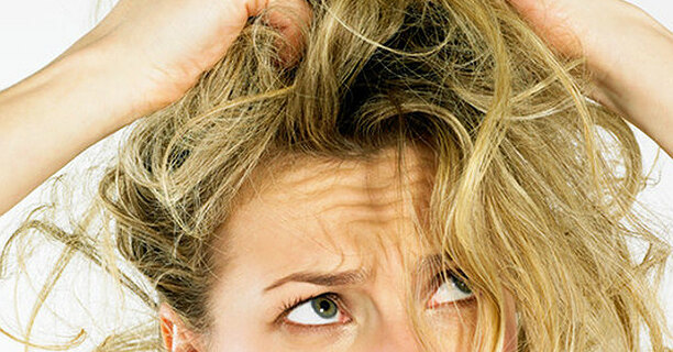Почему ваши волосы слабые: 5 ошибок ухода за кожей головы