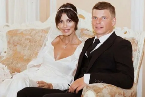 Андрей Аршавин приехал на «Новую волну» с беременной женой и приемной дочкой