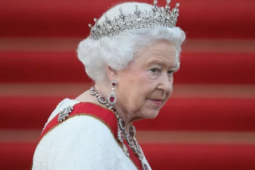 «Сегодня мы снова разлучены с любимыми»: что сказала королева Великобритании Елизавета II в обращении к нации