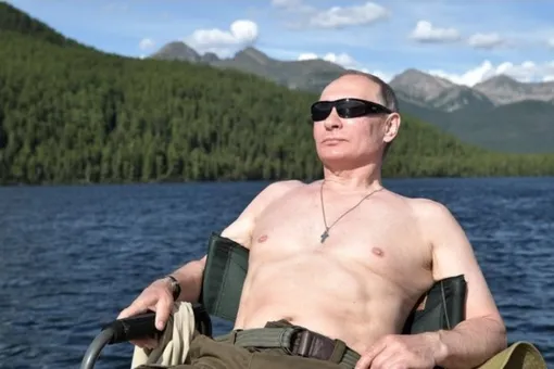 64-летнего Владимира Путина с обнаженным торсом назвали «мачо-мэном»