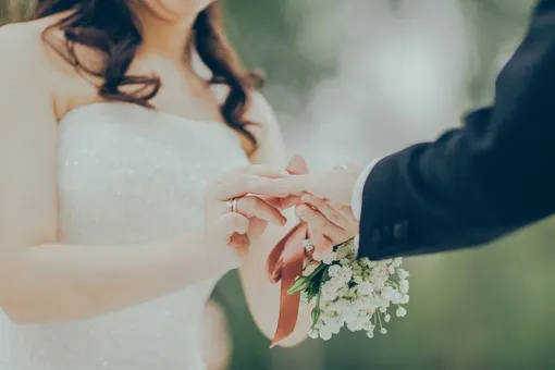 Невеста, жених, кольцо