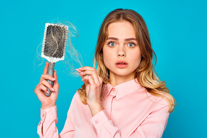 Почему у женщин выпадают волосы?