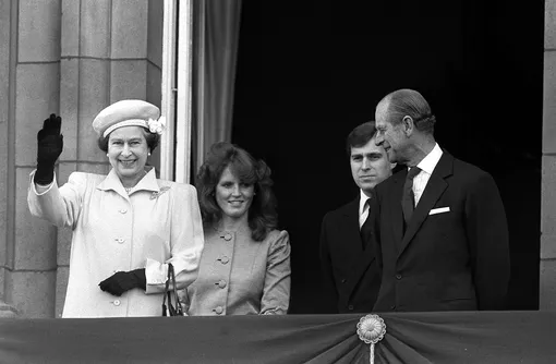 Апрель 1986 года, королева Елизавета, Сара Фергюсон, принцы Эндрю и Филипп