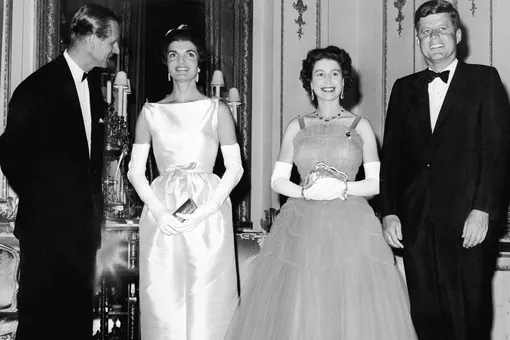Когда королева Елизавета встретила Джеки Кеннеди: история двух икон и их непростых отношений